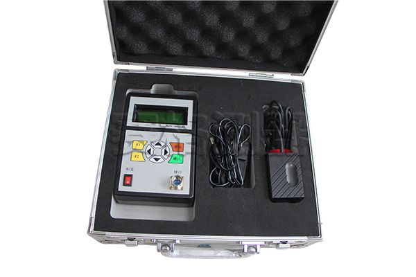 5c302a440a74a.jpg 發(fā)動機轉(zhuǎn)速儀裝箱0.jpg